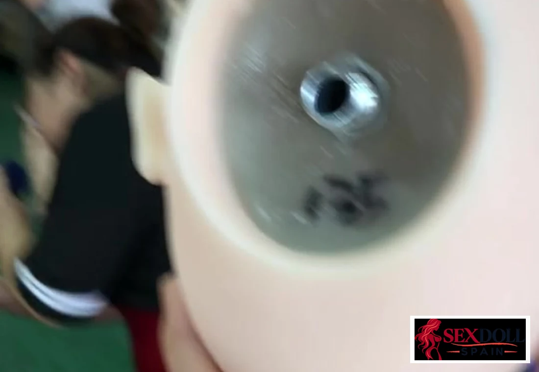 Demostración de proveedor de una unión roscada para cabeza de muñeca sexual